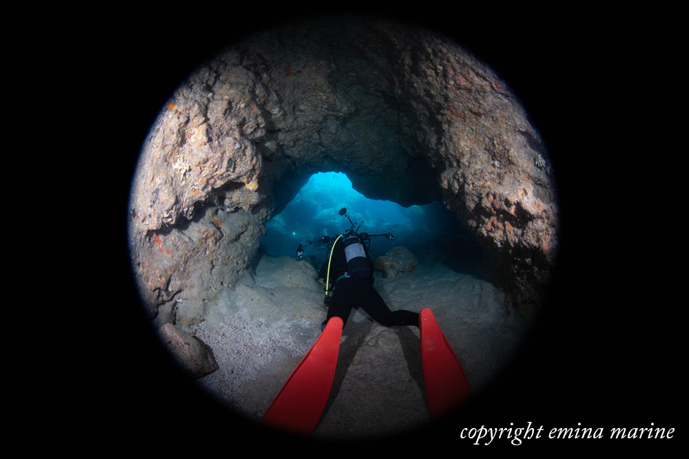 Wアーチの洞窟
